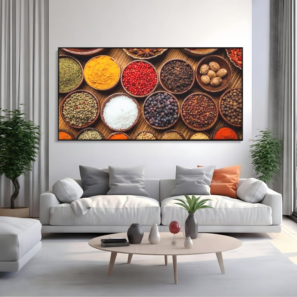 Tablou canvas cu tablou condimente si mirodenii diverse, in rama de aluminiu negru, pe perete intr-un living